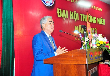 Bóng đá Việt Nam phải lấy lại lòng tin của người hâm mộ - 2 Quyền chủ tịch VFF Lê Hùng Dũng phát biểu tại đại hội