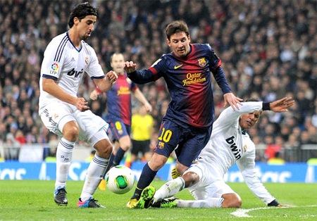 Messi vắng mặt ở đội hình tiêu biểu năm của UEFA - 1 Messi không có tên trong đội hình tiêu biểu năm 2013 của UEFA