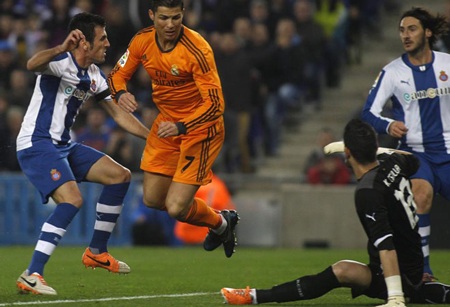 C. Ronaldo bỏ lỡ khá nhiều cơ hội ở cuối trận