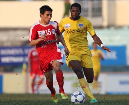 QNK.QN (áo vàng) không thể giành trọn 3 điểm trên sân nhà