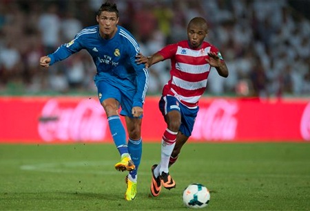 Real Madrid tạm thời chiếm ngôi đầu bảng La Liga? - 1 C. Ronaldo luôn có duyên ghi bàn vào lưới Granada
