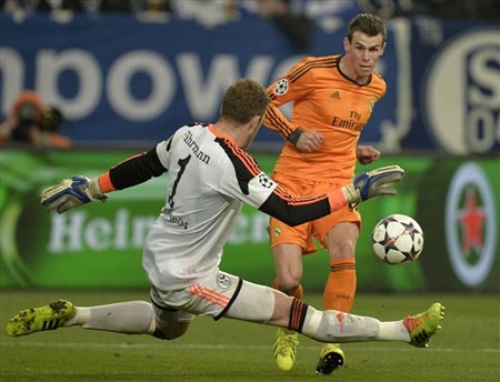 Real Madrid “hạ sát” Schalke: Cơn cuồng phong màu trắng - 2 Gareth Bale đang bắt nhịp tốt với lối chơi của Real Madrid