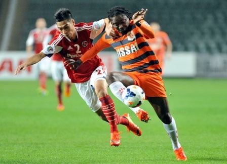 Ninh Bình (phải) khởi đầu khá tốt tại AFC Cup