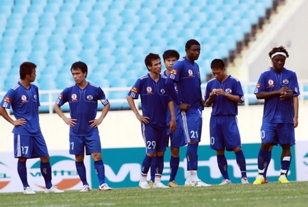 Cầu thủ Than Quảng Ninh bức xúc vì bị nợ lương