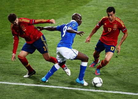 Tây Ban Nha - Italia: Cuộc so tài kinh điển - 2 Balotelli nhiều khả năng sẽ vắng mặt ở trận đấu đêm nay