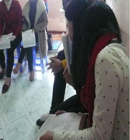 Bóc mẽ chiêu tuyển PG làm gái mại dâm của tú bà - 1 Trong một buổi training, PG phải đọc qua nội dung công việc…