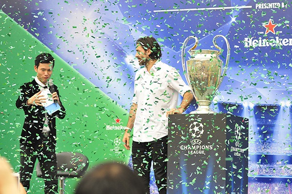 Pires dự đoán Real và PSG vào chung kết Champions League - 4 Pires trả lời câu hỏi của các khán giả trong buổi giao lưu