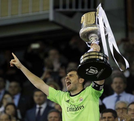 Đêm không ngủ của người Madrid tại Cibeles - 18 Thủ hành Iker Casillas đã có một trận chung kết xuất sắc