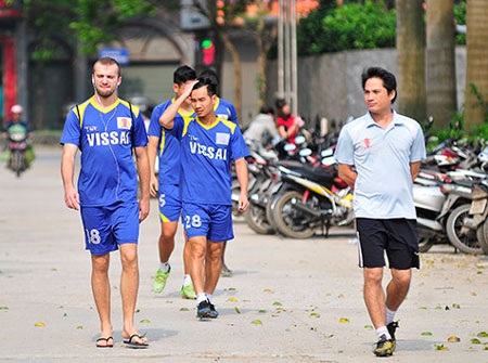 Bầu Trường chưa quyết định bỏ bóng đá - 1 Ông chủ CLB Ninh Bình chưa quyết việc có bỏ bóng đá hay không