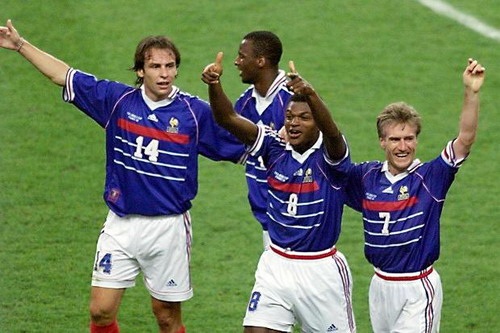 Marcel Desailly ứng cử chiếc ghế HLV tuyển Việt Nam - 1 Desailly (8) cùng tuyển Pháp lên ngôi vô địch World Cup 1998
