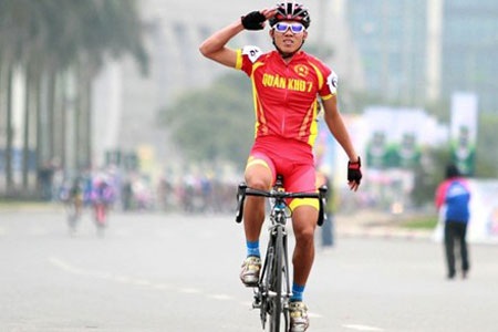 Tiểu tướng Huỳnh Thanh Tùng - 1 Cua-rơ Huỳnh Thanh Tùng của Đội Trung tâm TDTT Quốc phòng
II. Ảnh: Quang Liêm