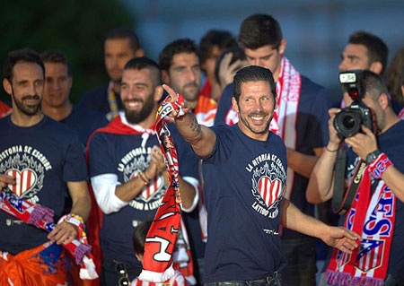 Atletico diễu hành ăn mừng chức vô địch La Liga lịch sử - 11 HLV Simeone đã mang đến nhiều nét mới cho Atletico trong 2 năm gần đây