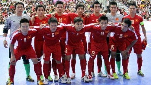 Ngọc Hào (13) trong thành phần tuyển futsal nam Việt Nam
