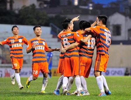 Từ đồng đội...