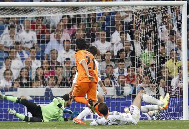 Hòa Valencia, Real Madrid lỡ cơ hội áp sát Atletico - 1 Real Madrid liên tục bị Valencia dẫn bàn