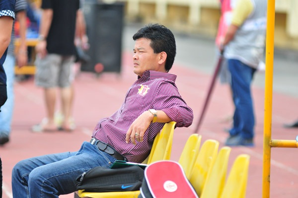 HLV Văn Sỹ đang có khá nhiều nỗi lo