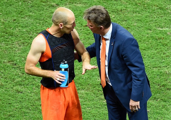 Robben từ chối theo HLV Van Gaal đến MU