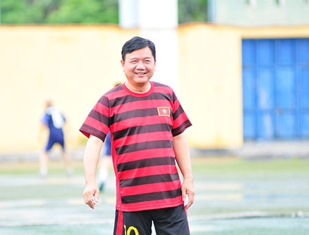 Bộ trưởng Đinh La Thăng đá bóng giao hữu với Đại sứ Pháp và Đức - 3 Trận đấu giữa hai đội Bộ GTVT và Bộ Kế hoạch-Đầu tư...