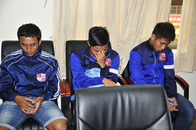 Không thiếu tiền, vì sao cầu thủ Đồng Nai vẫn bán độ? - 1 Nhóm cầu thủ Đồng Nai mắc sai lầm chỉ trong một lúc thiếu suy nghĩ