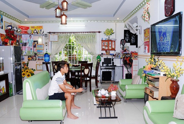 Không thiếu tiền, vì sao cầu thủ Đồng Nai vẫn bán độ? - 2 Gia đình nhà Long Giang rất giàu có