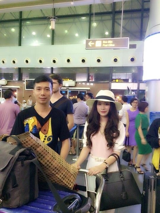 NTK Trang Cherry nổi bật ở sân bay trước giờ lên đường lưu diễn tại Ý - 2 Trang Cherry cùng NTK Đỗ Trịnh Hoài Nam tại sân bay làm thủ tục