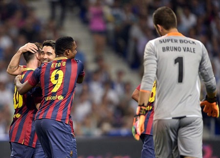 Messi chói sáng trong trận đấu tri ân Deco - 6 Ở trận đấu đặc biệt này, Deco thi đấu cho cả Porto và Barca