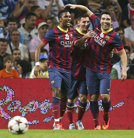 Messi chói sáng trong trận đấu tri ân Deco - 10 Samuel Eto'o cũng thi đấu khá hay, trận đấu kết thúc với tỷ số hòa 4-4