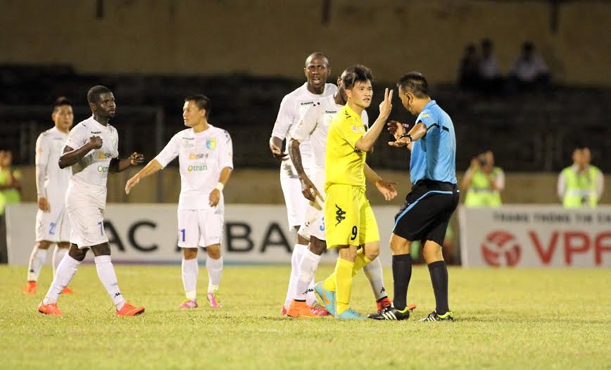 Công Vinh gỡ hòa 1-1 cho SL Nghệ An