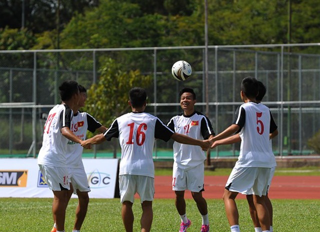 U19 Việt Nam và vấn đề tâm lý trước cuộc đọ sức với U19 Indonesia - 2 Các cầu thủ U19 Việt Nam cố gắng lấy lại tinh thần