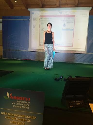 Mẫu đang tập catwalk