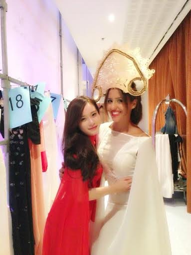 Rất bận rộn nhưng Trang Cherry lúc nào cũng vui vẻ, gương mặt cô toát lên vẻ đẹp thánh thiện.