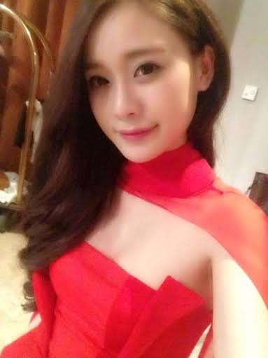 Rất bận rộn nhưng Trang Cherry lúc nào cũng vui vẻ, gương mặt cô toát lên vẻ đẹp thánh thiện.