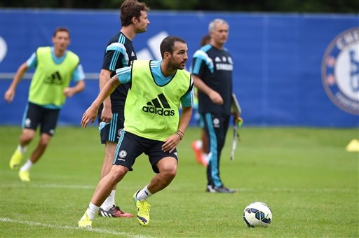 Chelsea đang sống bằng hơi thở của Cesc Fabregas - 2 Mourinho không giấu ý định xây dựng Chelsea xung quanh Fabregas