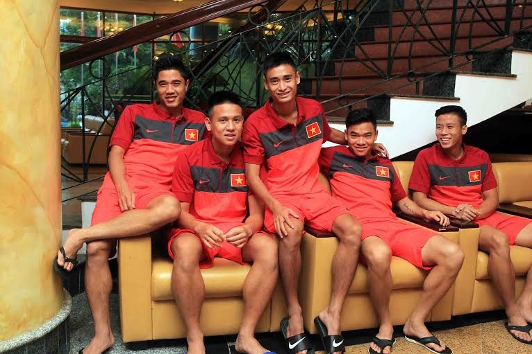 Đội tuyển Việt Nam hội quân chuẩn bị cho AFF Cup 2014 - 1 Bầu không khí vui vẻ bao trùm ĐTVN