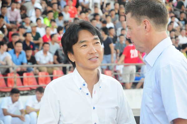 HLV Miura đang gặp nhiều khó khăn trong việc tìm trợ lý