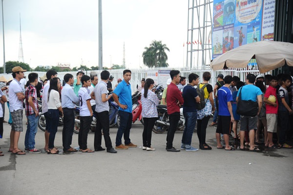 Nhiều khán giả đã xếp hàng mua vé từ khá sớm