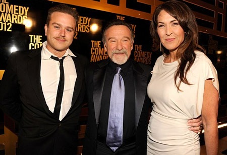 Tài tử vừa tự vẫn Robin Williams mắc bệnh Parkinson - 3 Bà Susan (phải) đã rời khỏi căn nhà chứa chất nhiều kỷ niệm với Robin sau khi ông tự vẫn.