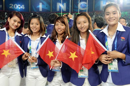 Cờ Việt Nam tung bay trong lễ khai mạc Asiad 17 - 7 Các nữ VĐV của đoàn Việt Nam