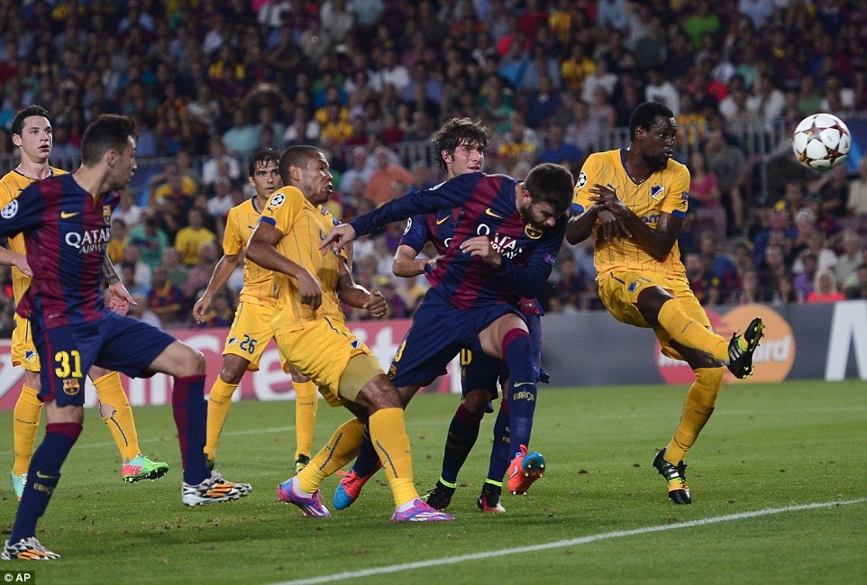 Pique đánh đầu chính xác mang về bàn thắng duy nhất cho Barcelona