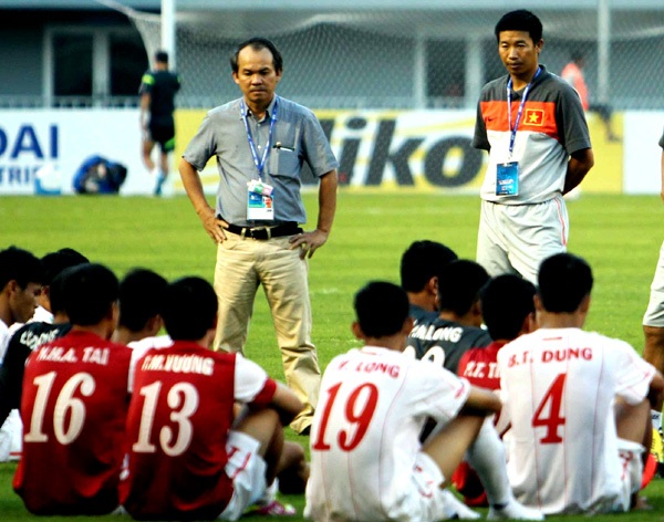 Bầu Đức “sốc” sau trận thua đậm của U19 Việt Nam - 1 Bầu Đức vẫn tin tưởng vào các cầu thủ U19 Việt Nam