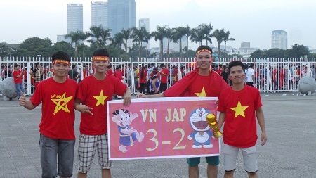 CĐV hâm nóng bầu không khí trên sân Mỹ Đình - 4 Kim Anh – Nguyễn Hùng – Trọng Trinh