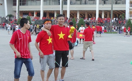 CĐV hâm nóng bầu không khí trên sân Mỹ Đình - 5 Kim Anh – Nguyễn Hùng – Trọng Trinh