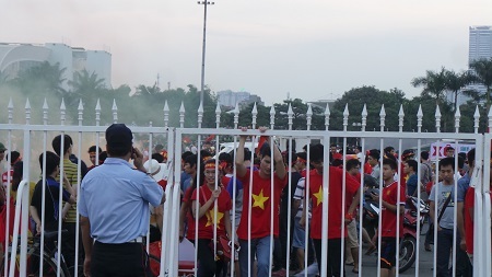 CĐV hâm nóng bầu không khí trên sân Mỹ Đình - 7 Kim Anh – Nguyễn Hùng – Trọng Trinh