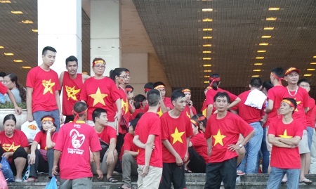 CĐV hâm nóng bầu không khí trên sân Mỹ Đình - 8 Kim Anh – Nguyễn Hùng – Trọng Trinh