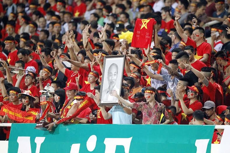 CĐV hâm nóng bầu không khí trên sân Mỹ Đình - 9 Bầu không khí sôi động trên sân Mỹ Đình - Ảnh: Gia Hưng