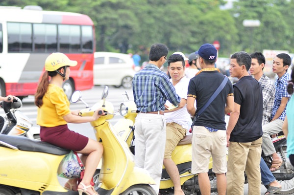 Vé chợ đen tăng chóng mặt trước trận U19 Việt Nam-U19 Myanmar - 1 Cặp vé chợ đen trận bán kết chiều nay được đẩy lên khá cao