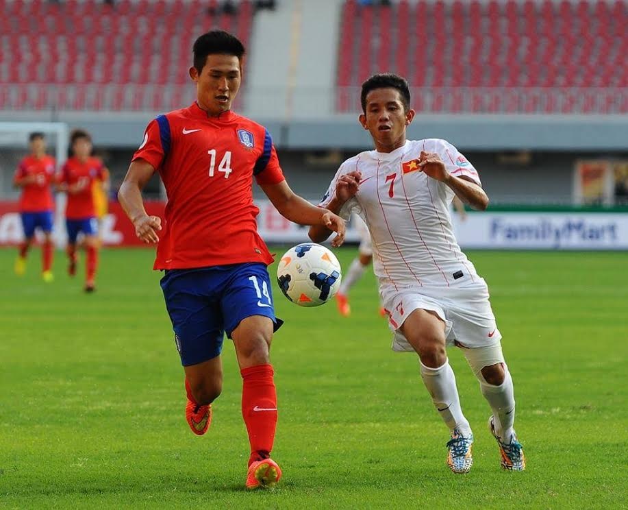 U19 Việt Nam thua U19 Hàn Quốc bằng tỷ số tennis - 1 Hồng Duy và các đồng đội ở hàng thủ đã liên tục mắc sai lầm