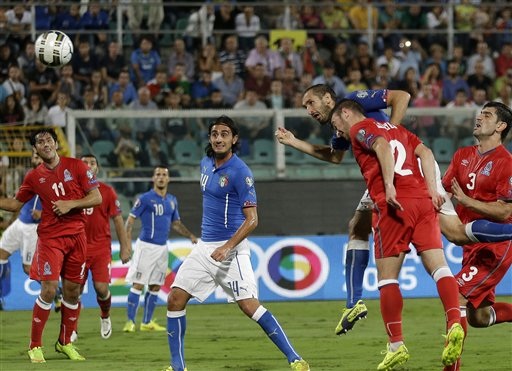 Italia duy trì thành tích toàn thắng ở vòng loại Euro 2016? - 1 Italia phải nhờ sự tỏa sáng của Chiellini mới có thể đánh bại Azerbaijan