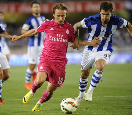Nhìn lại 90 phút Real Madrid thảm bại ở xứ Basque - 2 Modric cũng chơi đầy nỗ lực trong vai trò tiền vệ phòng ngự