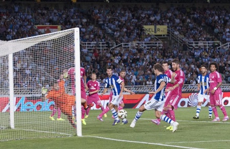 Nhìn lại 90 phút Real Madrid thảm bại ở xứ Basque - 10 Đến phút 35, Inigo Martinez đệm lòng cận thành rút ngắn cách biệt xuống còn 1-2
